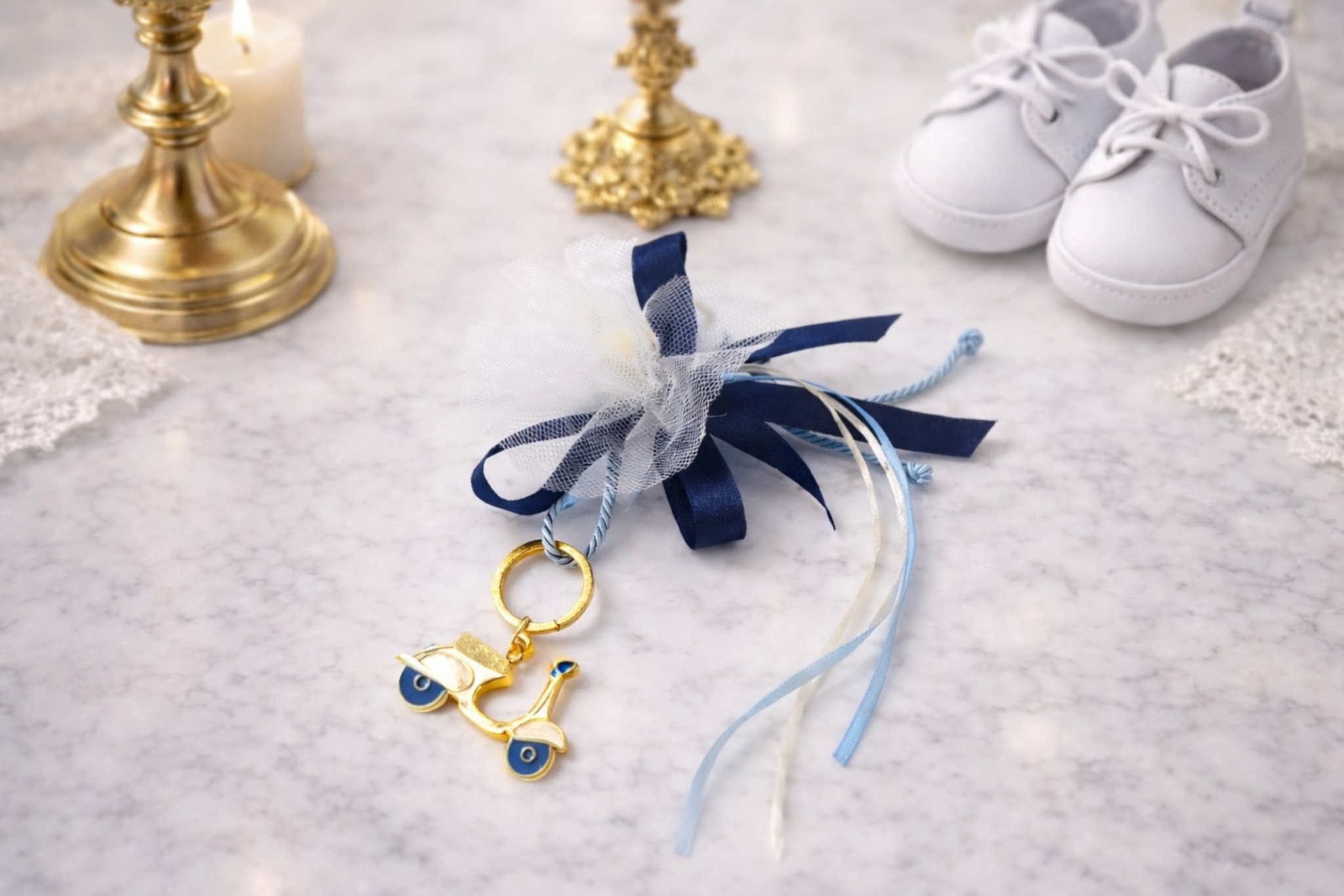 Untitled design Μαρτυρικό μπρελόκ βάπτισης με χρυσή βέσπα και μπλε κορδέλες