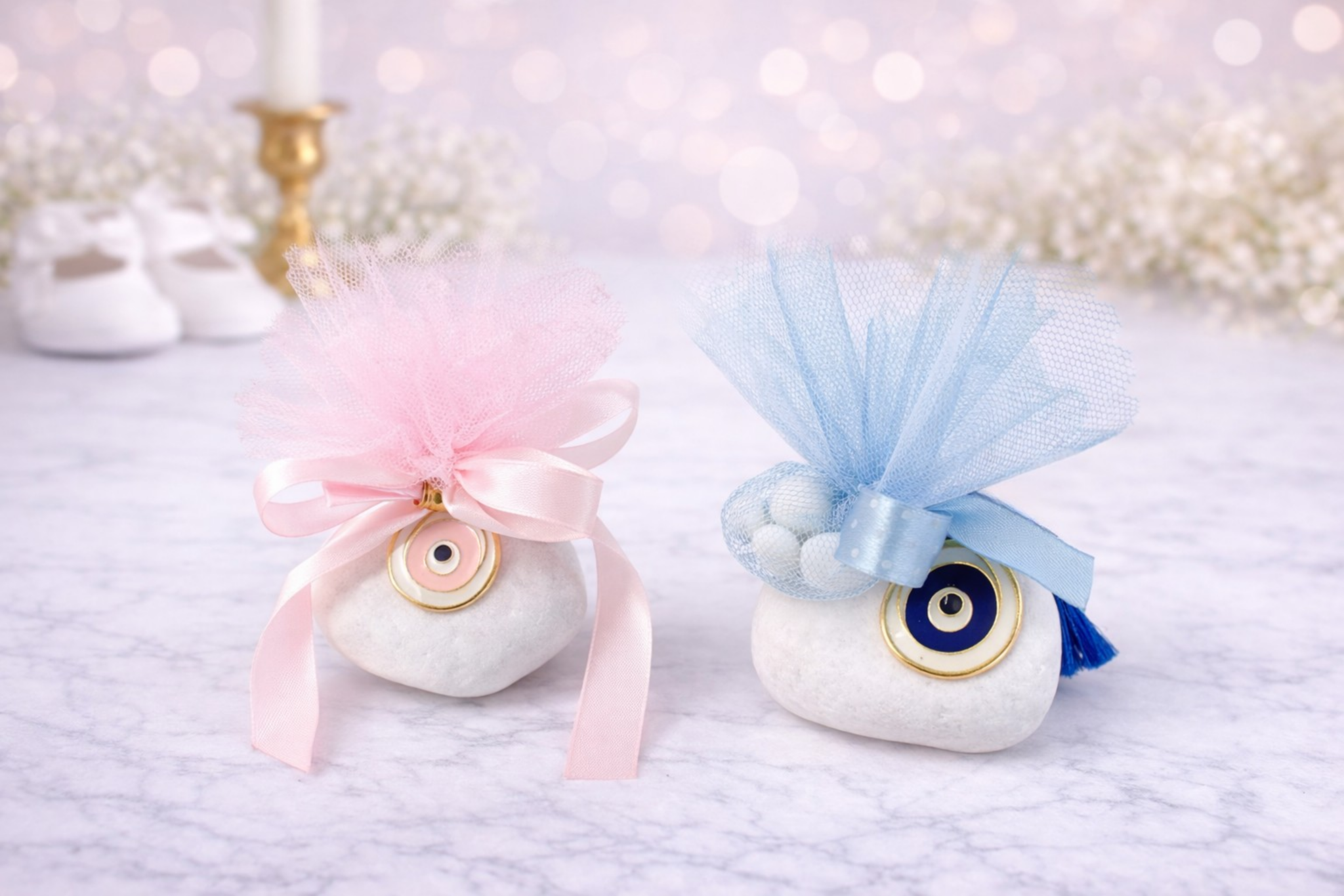 Μπομπονιέρα βάπτισης βότσαλο με τούλι και διακοσμητικό ματάκι σε ροζ και μπλε