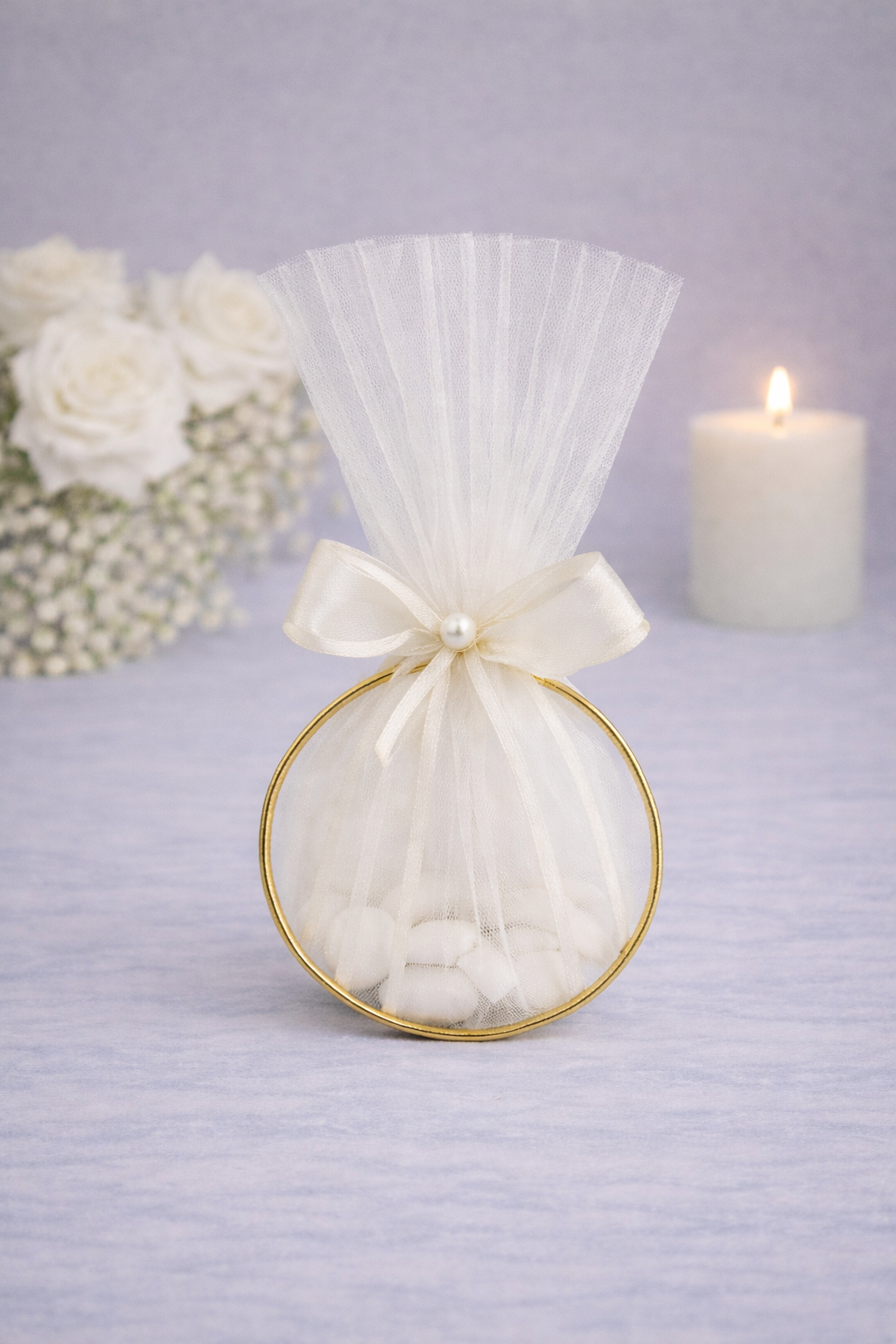 μπομπονιέρα γάμου τούλι με χρυσό κρίκο και πέρλα