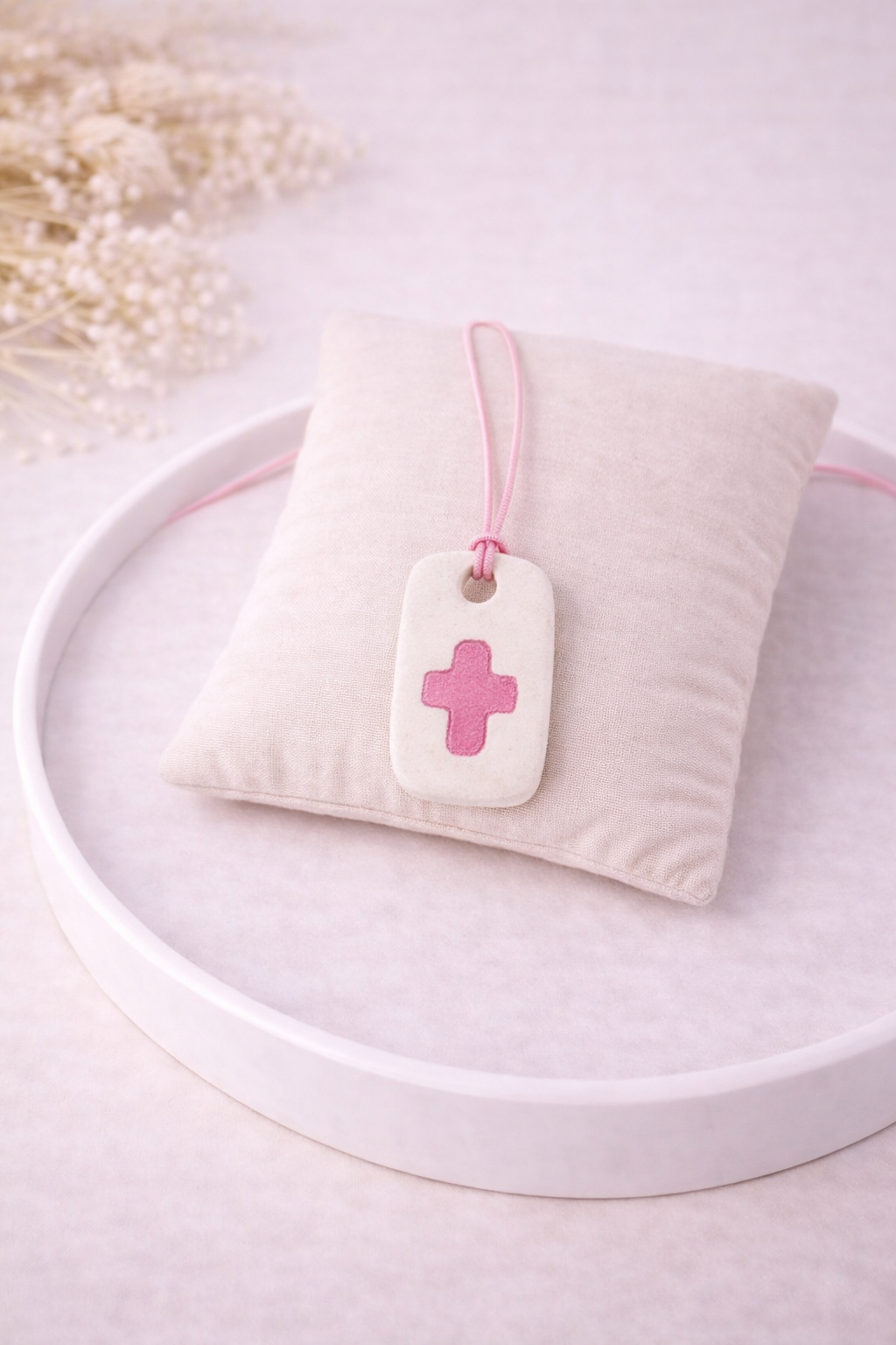 91A91A3A-F912-46D3-ABED-0848197DDE82 Κεραμικό μαρτυρικό βάπτισης με ροζ σταυρό και ροζ κορδόνι
