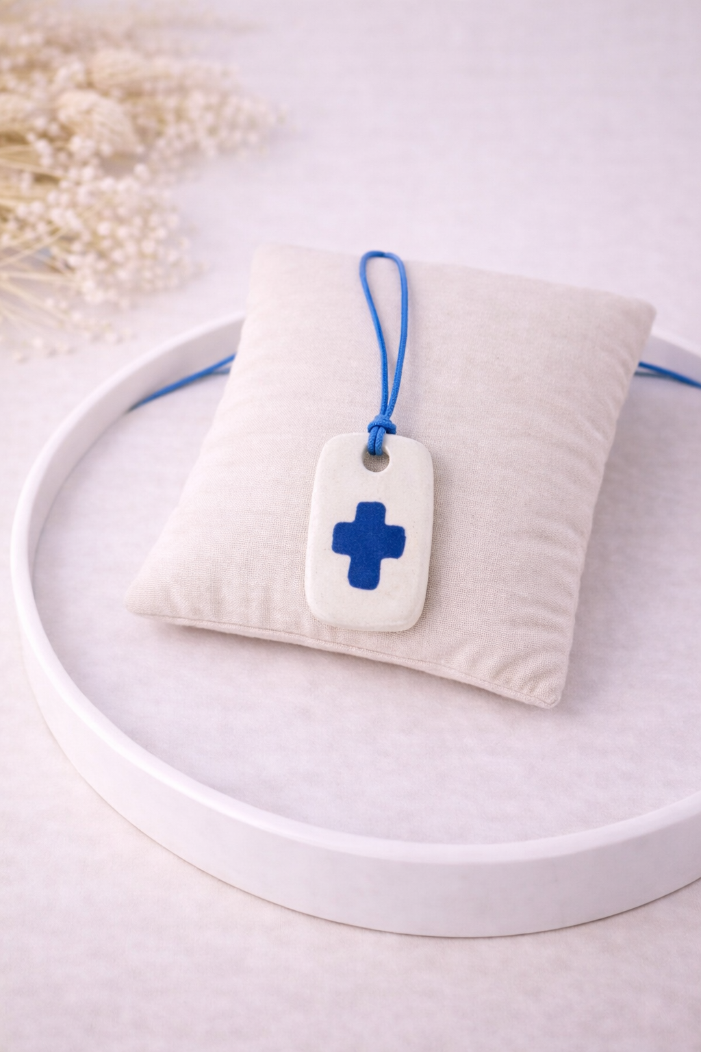 AAB2A6DF-25E3-41BE-A61D-CB99A8D53B79 Κεραμικό μαρτυρικό βάπτισης με μπλε σταυρό και μπλε κορδόνι