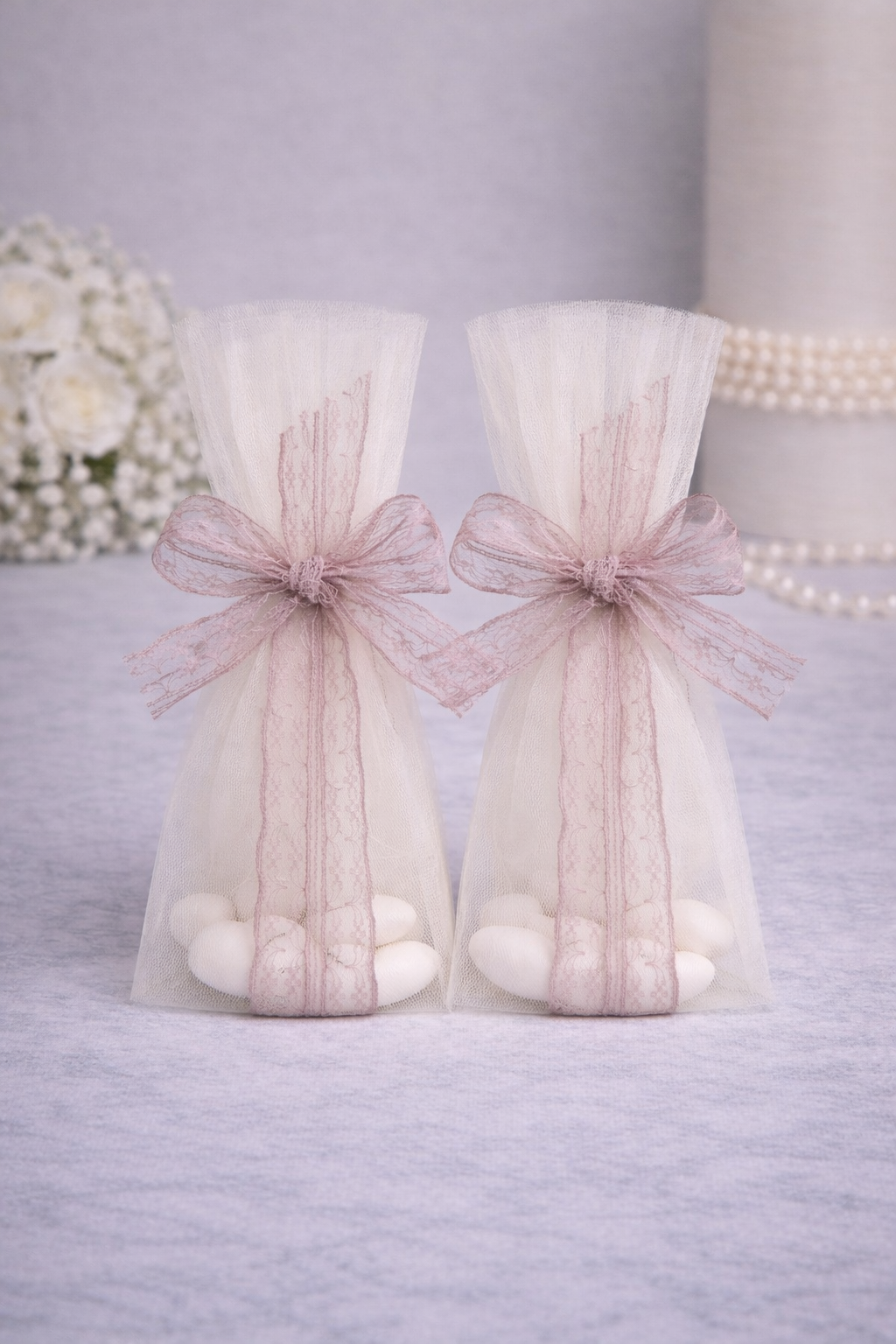 D770CEE3-DCD9-413D-8A06-1EA4C5B3B743 Μπομπονιέρα γάμου οργάντζα με ροζ δαντελένια κορδέλα και φιόγκο